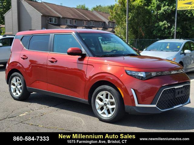 Photo of 2023 Mars Orange Kia Soul