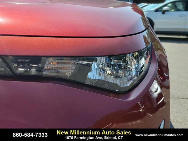 Photo of 2023 Mars Orange Kia Soul