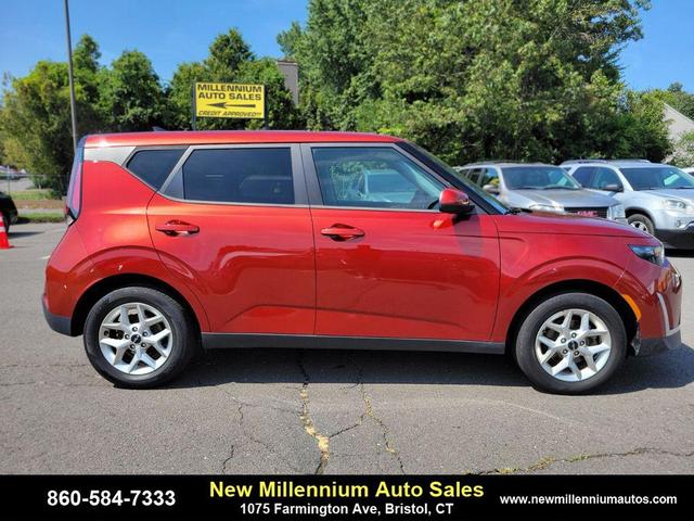 Photo of 2023 Mars Orange Kia Soul