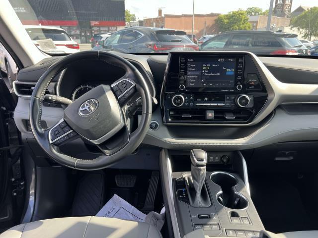 Photo of 2022 Magnetic Gray Metallic Toyota Highlander