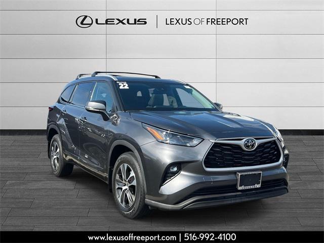 Photo of 2022 Magnetic Gray Metallic Toyota Highlander