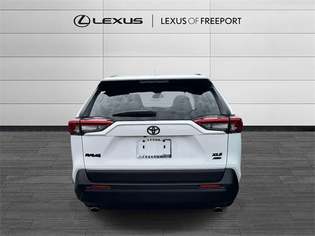 Photo of 2022 White Toyota RAV4