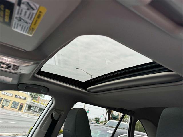 Photo of 2022 White Toyota RAV4