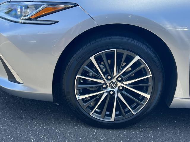 Photo of 2024 Iridium Lexus ES 350