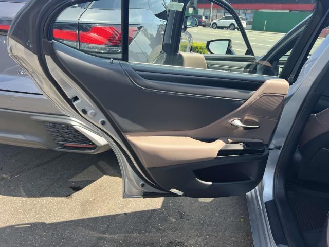 Photo of 2024 Iridium Lexus ES 350