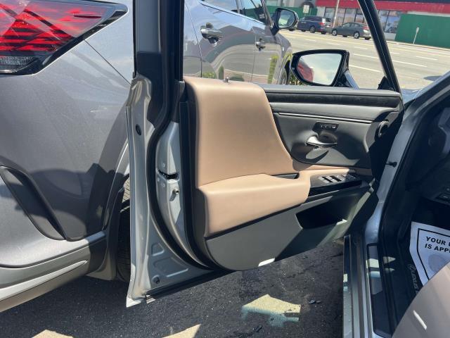 Photo of 2024 Iridium Lexus ES 350