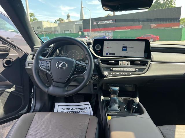 Photo of 2024 Iridium Lexus ES 350