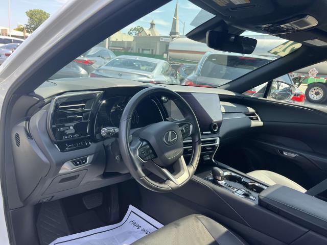 Photo of 2024 Eminent White Pearl Lexus RX 350