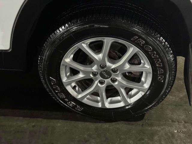 Photo of 2014 Bright White Clearcoat Jeep Cherokee