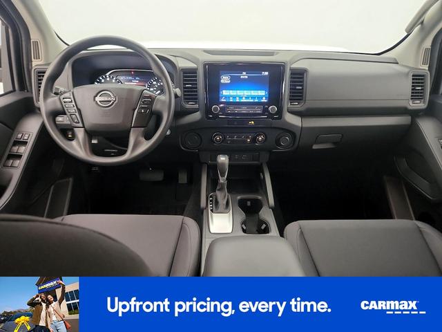 Photo of 2022 White Nissan Frontier