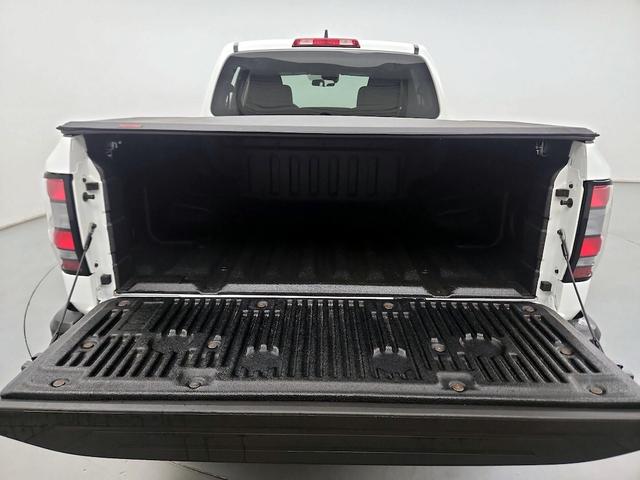 Photo of 2022 White Nissan Frontier