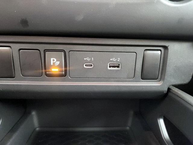 Photo of 2022 White Nissan Frontier