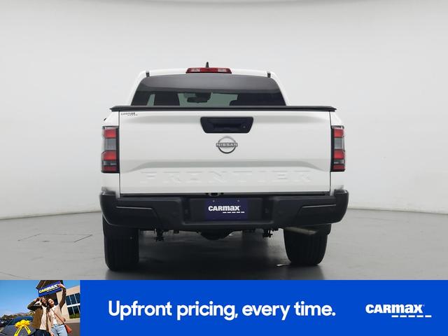 Photo of 2022 White Nissan Frontier
