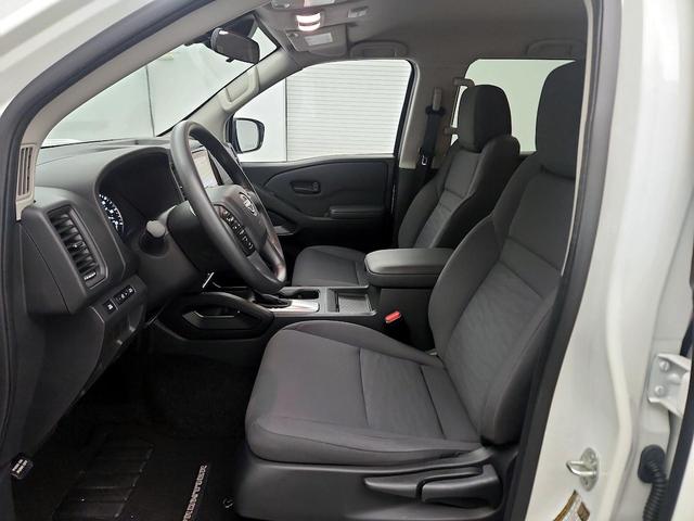 Photo of 2022 White Nissan Frontier