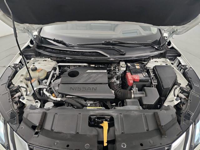 Photo of 2023 White Nissan Rogue