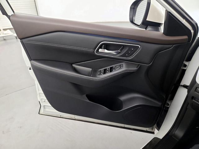 Photo of 2023 White Nissan Rogue