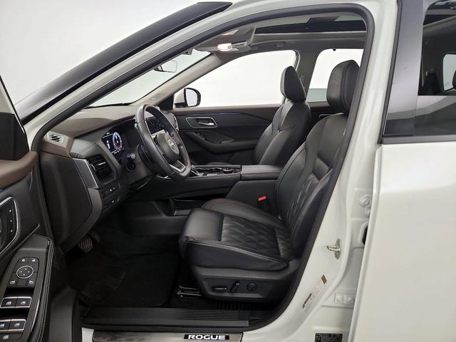Photo of 2023 White Nissan Rogue