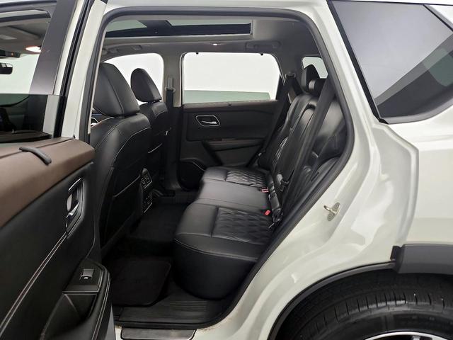Photo of 2023 White Nissan Rogue