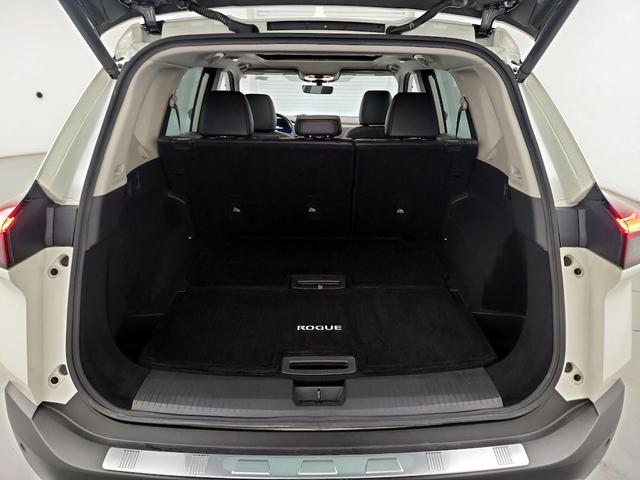 Photo of 2023 White Nissan Rogue