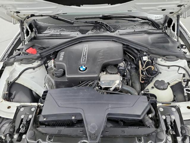 Photo of 2014 White BMW 320