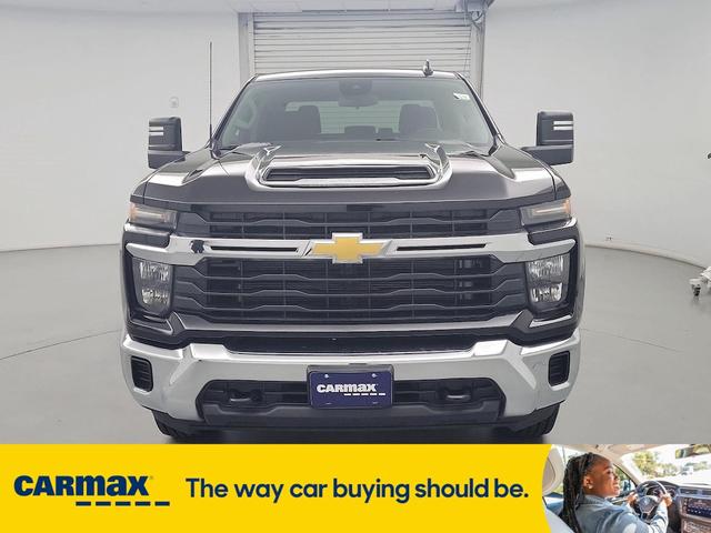 Photo of 2024 Black Chevrolet Silverado 2500