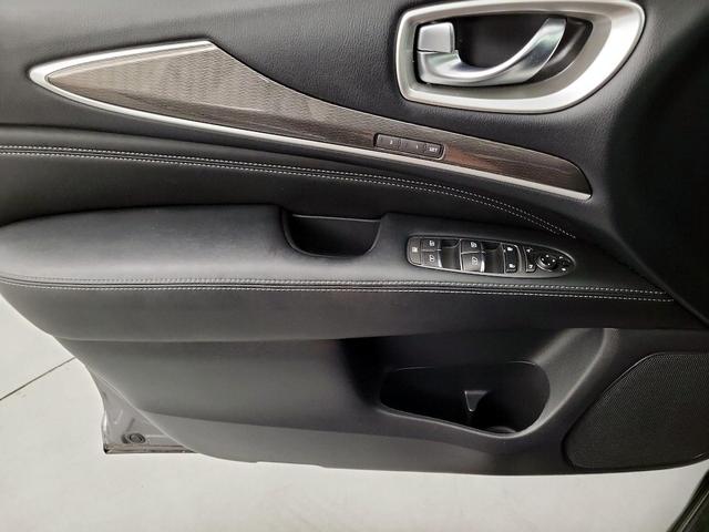 Photo of 2017 Gray INFINITI QX60