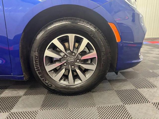 Photo of 2021 Ocean Blue Metallic Chrysler Pacifica Hybrid