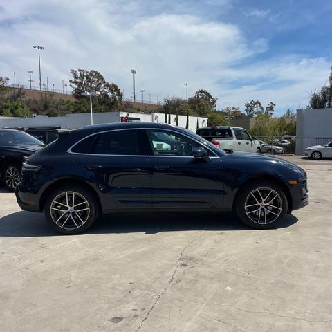 Photo of 2022 Night Blue Metallic Porsche Macan