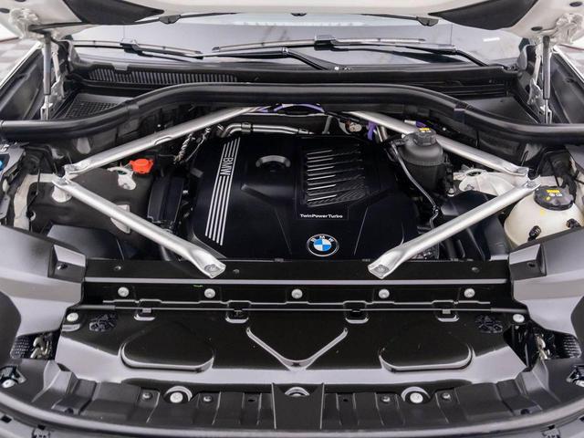 Photo of 2022 Alpine White BMW X7
