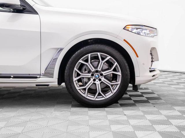 Photo of 2022 Alpine White BMW X7