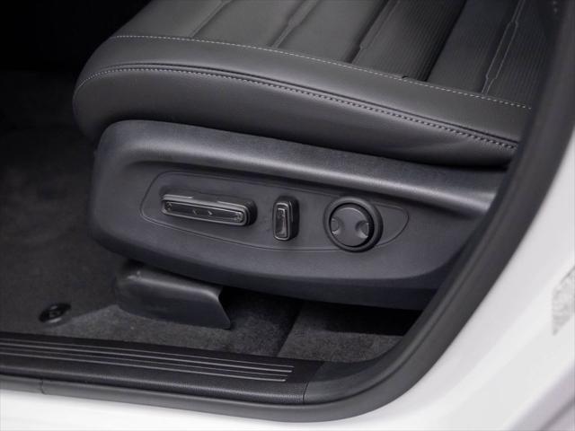 Photo of 2026 Platinum White Pearl Honda CR-V