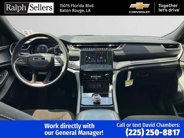 Photo of 2024 White Jeep Grand Cherokee L