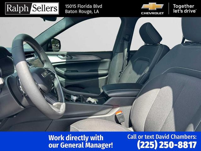 Photo of 2024 White Jeep Grand Cherokee L