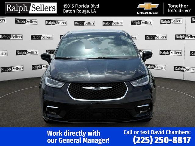 Photo of 2023 Black Chrysler Pacifica