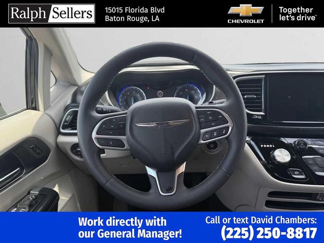 Photo of 2023 Black Chrysler Pacifica