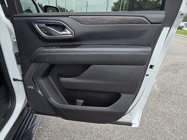 Photo of 2023 Summit White Chevrolet Suburban
