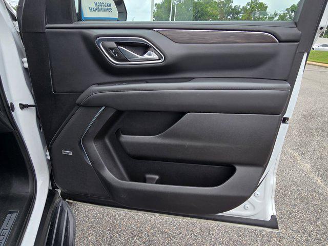Photo of 2023 Summit White Chevrolet Suburban
