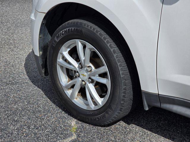 Photo of 2017 Iridescent Pearl Tricoat Chevrolet Equinox