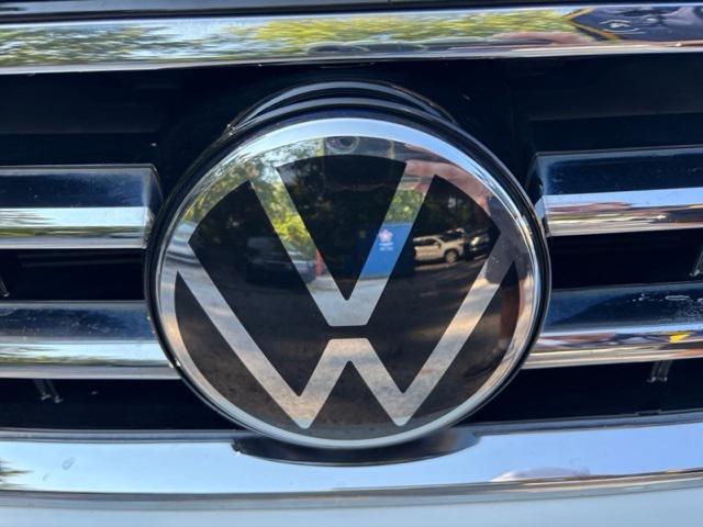 Photo of 2022 White Volkswagen Tiguan