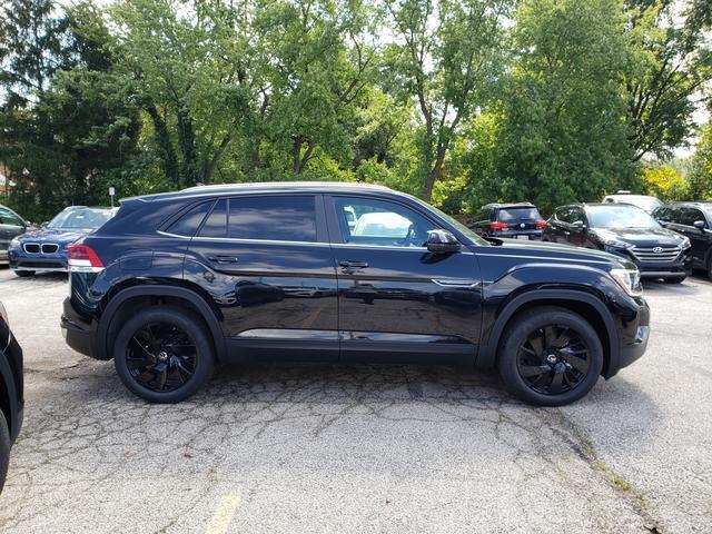 Photo of 2026 deep black pearl Volkswagen Atlas Cross Sport