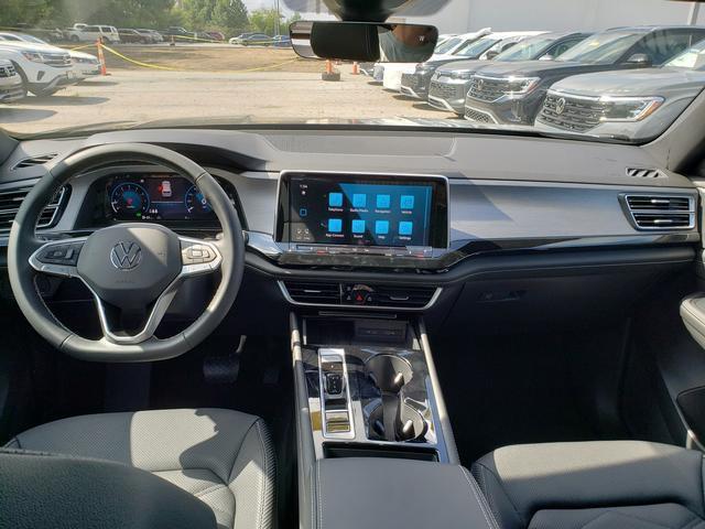 Photo of 2026 deep black pearl Volkswagen Atlas Cross Sport