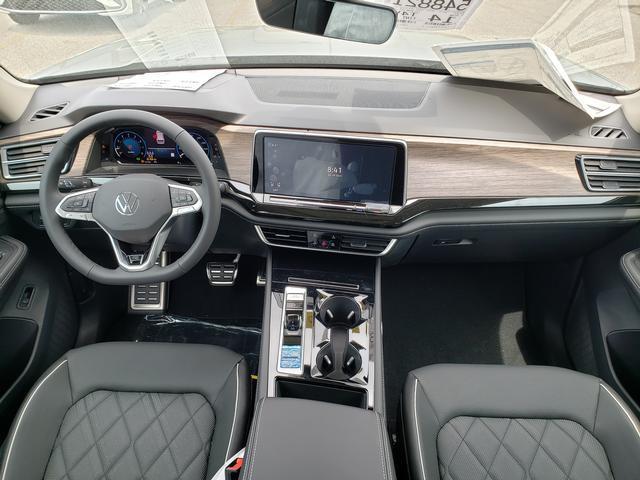 Photo of 2025 Pure Gray Volkswagen Atlas