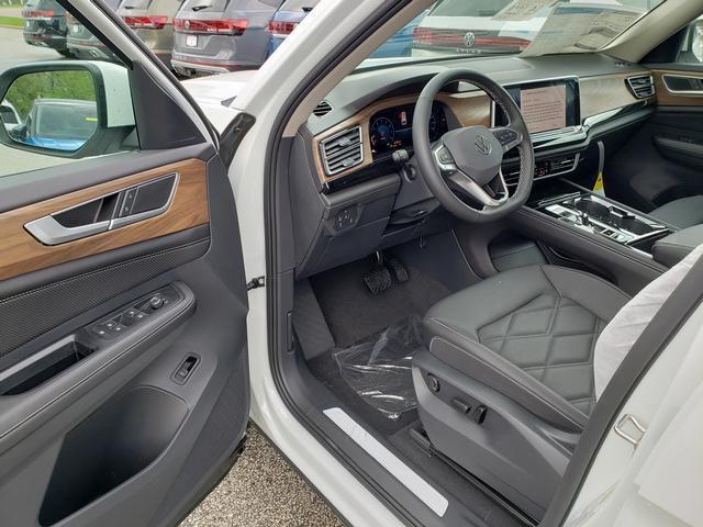 Photo of 2025 Pure White Volkswagen Atlas
