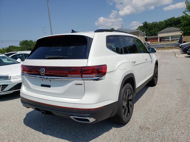 Photo of 2025 Pure White Volkswagen Atlas