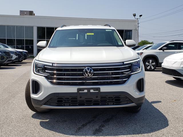 Photo of 2025 Pure White Volkswagen Atlas