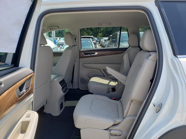 Photo of 2025 Pure White Volkswagen Atlas