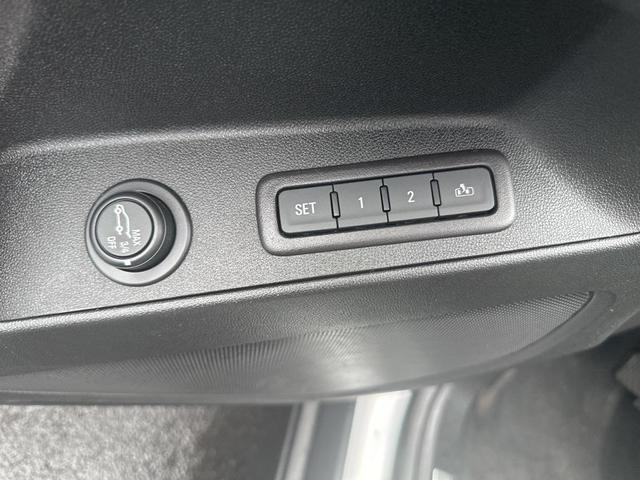 Photo of 2018 Iridescent Pearl Tricoat Chevrolet Equinox