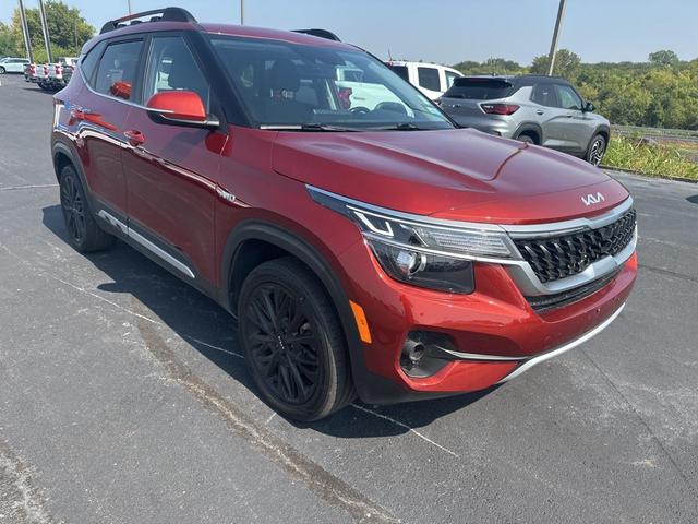 Photo of 2023 Mars Orange Kia Seltos