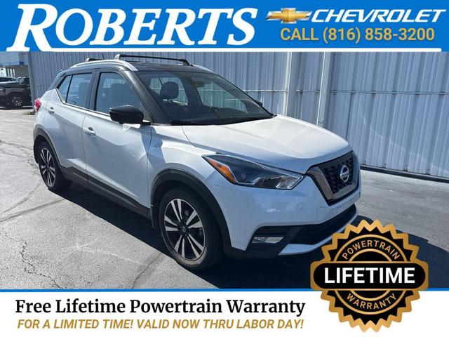 Photo of 2019 Aspen White/Super Black Nissan Kicks
