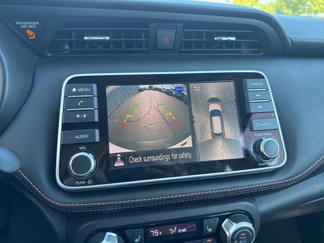 Photo of 2019 Aspen White/Super Black Nissan Kicks